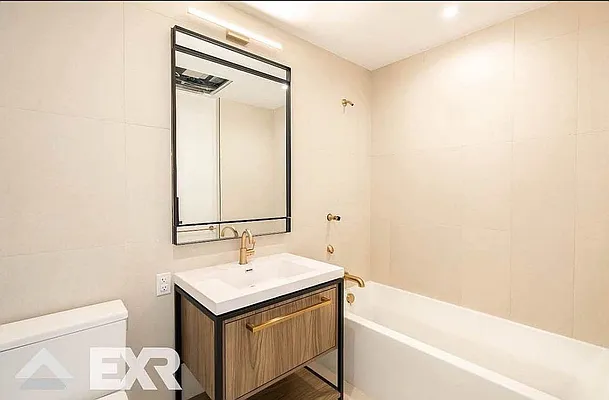 Bathroom, photo 1