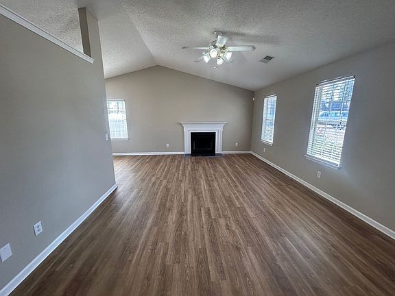 3rd image of 25 Oak Lake Ct