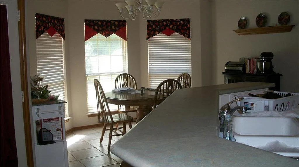 3 bed, 1812 sqft, $1,800 — Photo 1