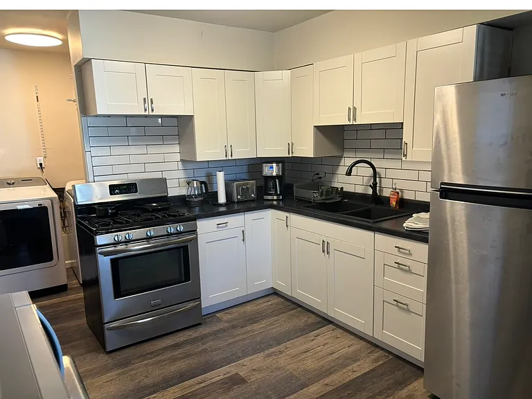 516 N Oriental St — Photo 4