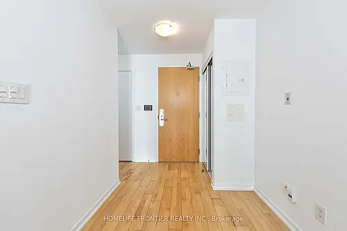 65 Bremner Blvd Photo 1