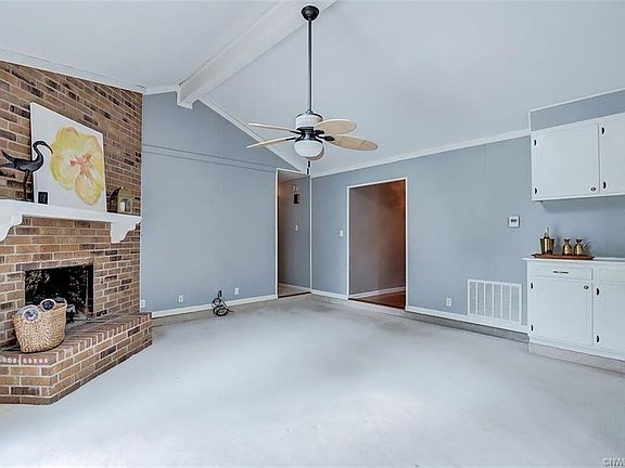 4th image of 2600 Brown St