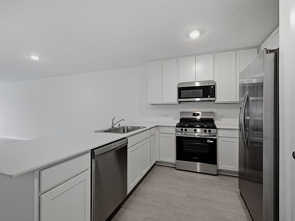 4th image of 2141 Jesse James Ln
