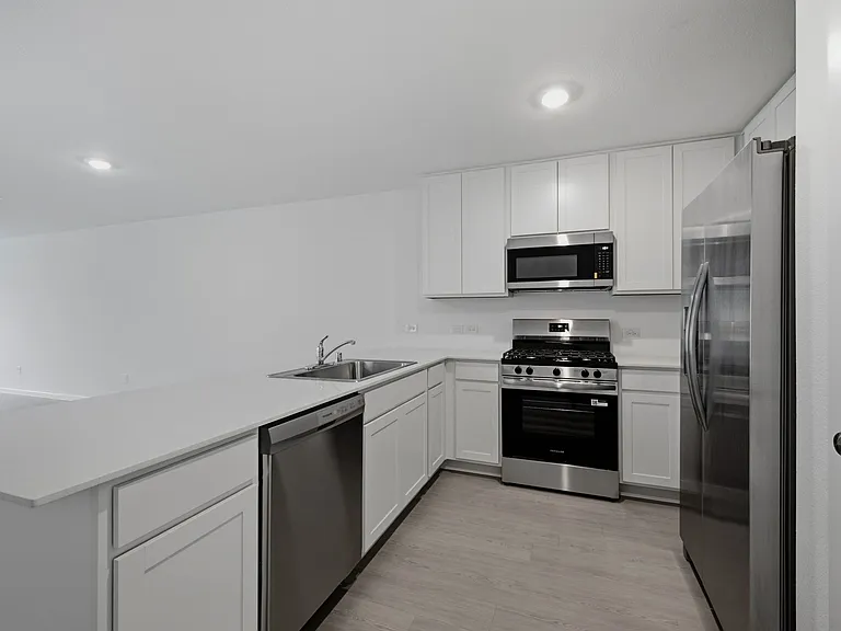 2141 Jesse James Ln — Photo 4