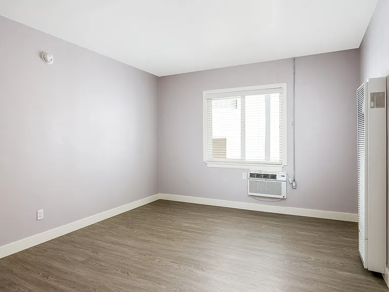 Belcrest Apartments — Photo 9