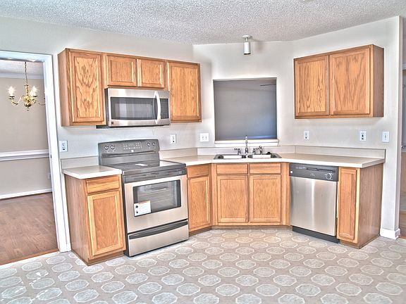 Kitchen w/New SS Appliances