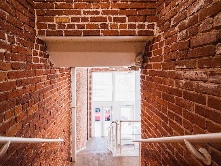 Daisy Studios/Lofts — Photo 16