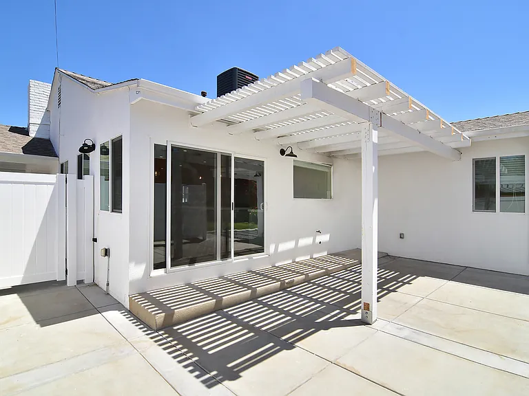 22446 Berdon St — Photo 18