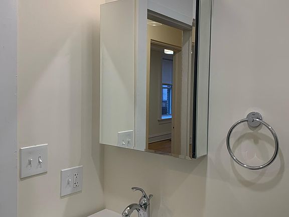 5th image of 1949 N Hudson Ave APT 1R