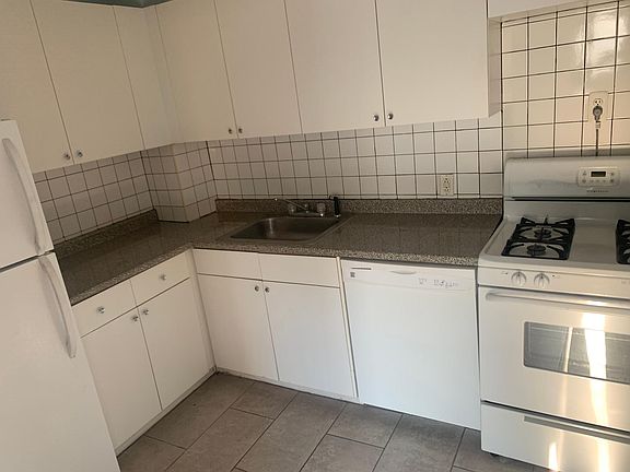 2nd image of 276 Prospect St #1M