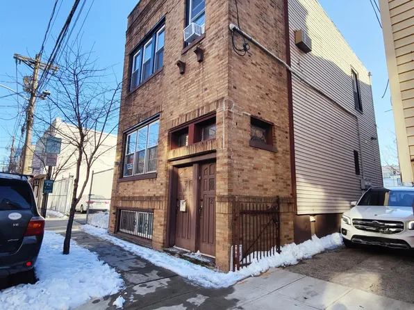 409 42nd St, Union City, NJ 07087