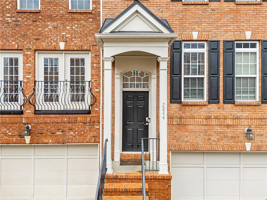 3 bed, 3.5 bath, 2328 sqft, $3,200 — Photo 3