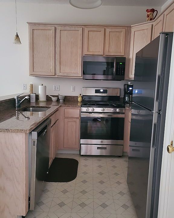 19 Apple Hl, Newington, CT 06111 Zillow