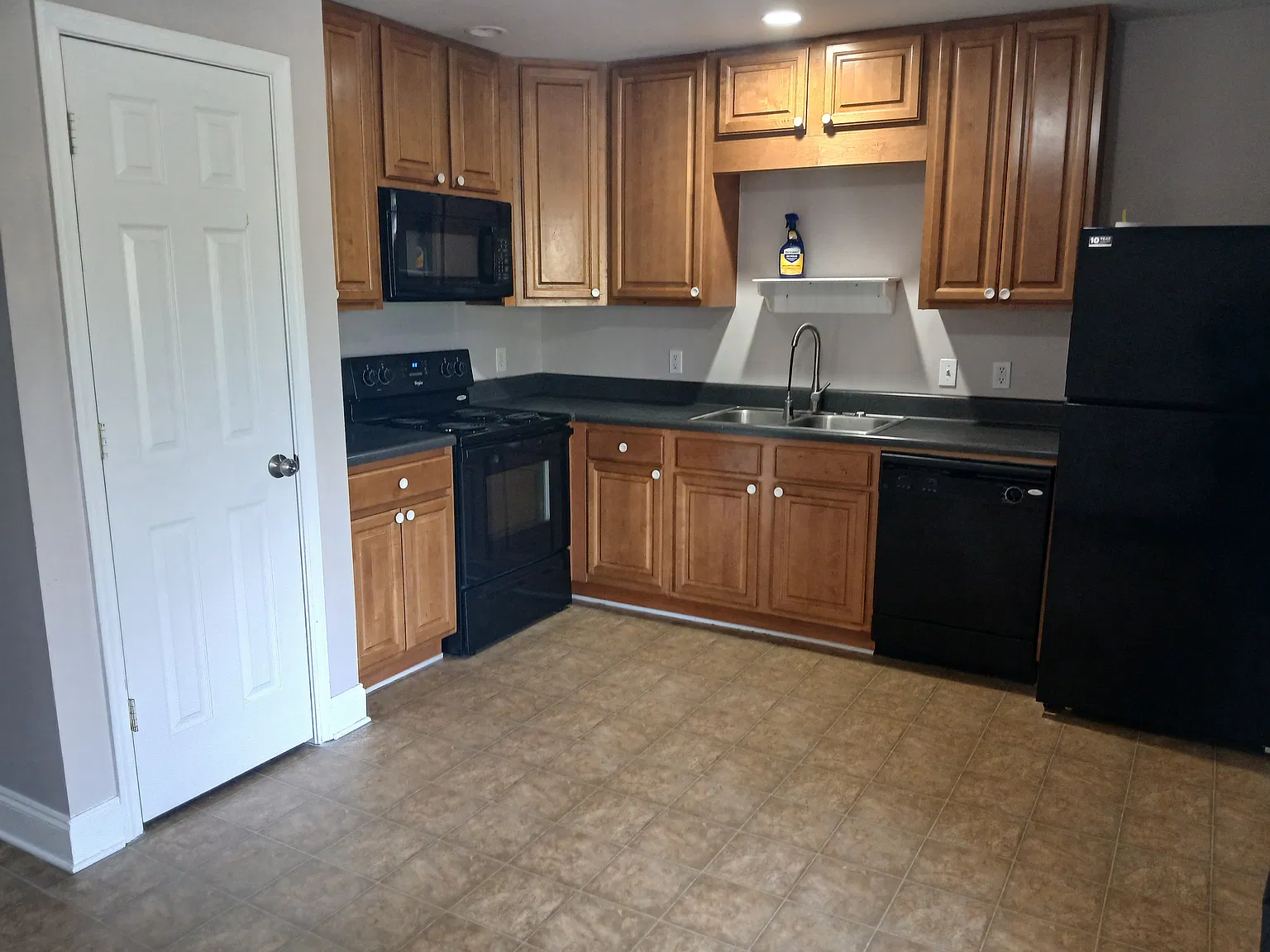 2 bed, 1.5 bath, 900 sqft, $1,425 — Photo 4