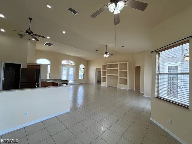 3 bed, 2.0 bath, 2282 sqft, $2,895 — Photo 2