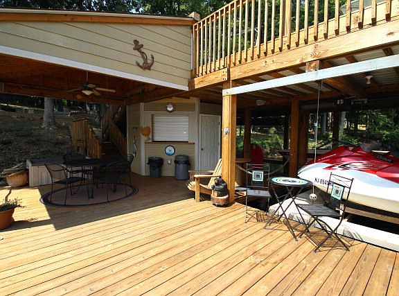 4th image of 140 Hemlock Ln