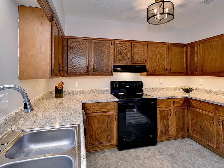 1710 Skiffes Creek Cir — Photo 17