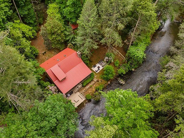 8th image of 61 River Bend Ct