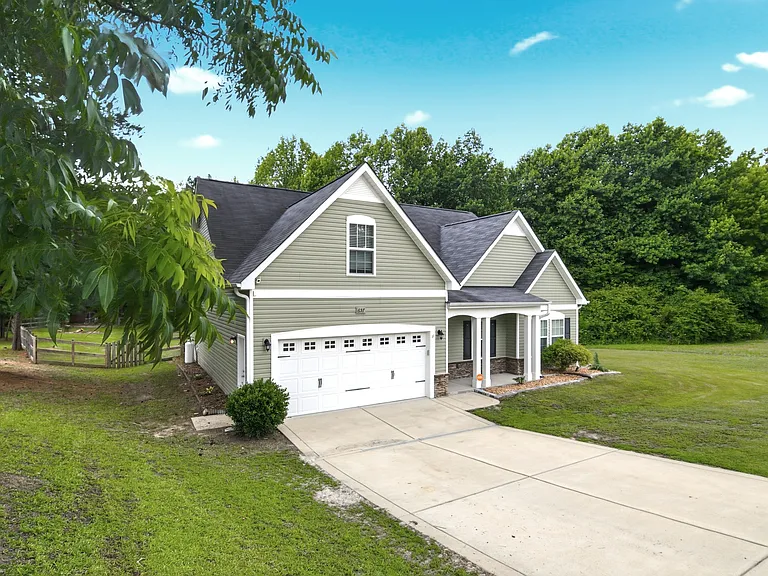 657 Equestrian Way — Photo 2