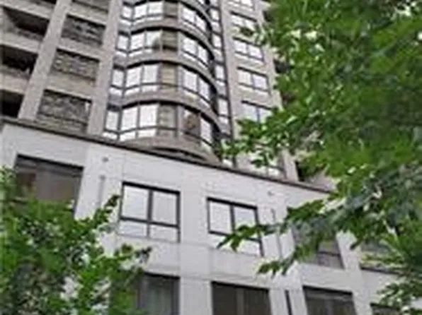 55 Bloor St E #203, Toronto, ON M4W 3W6