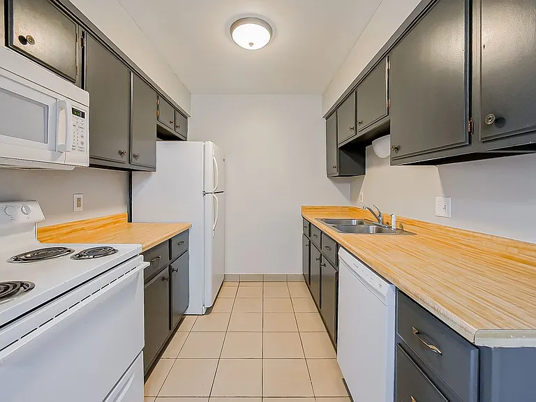 825 S Grand Ave — Photo 7