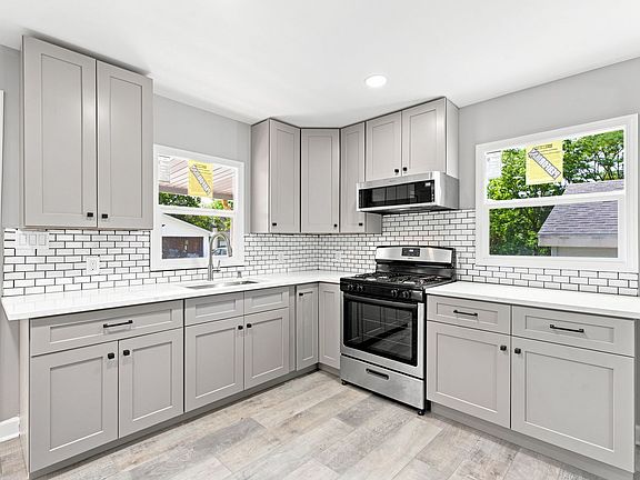 4th image of 1005 1/2 Little Lundy St
