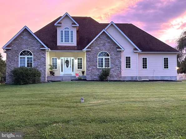 7 Club Ln, Earleville, MD 21919