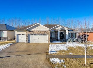 3498 Shadow Wood Ln, West Fargo, ND 58078