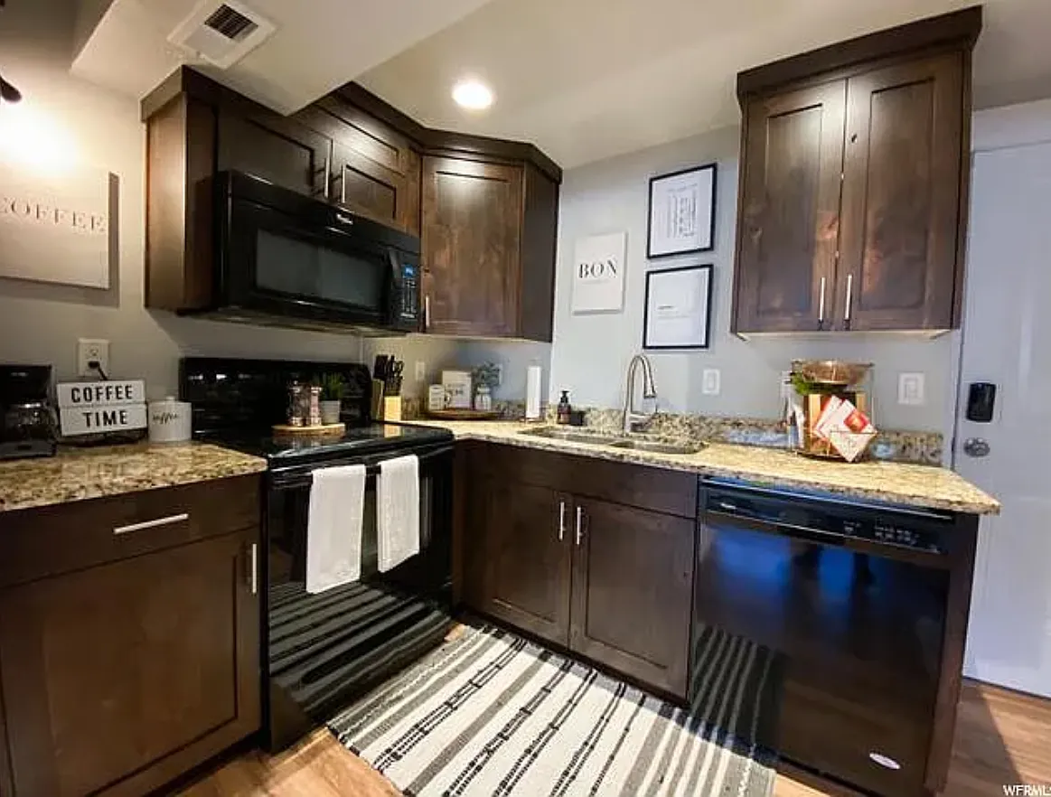 2 bed, 950 sqft, $1,700 — Photo 4