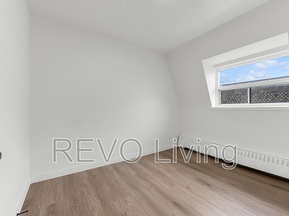4th image of 62 Triller Ave Unit 404