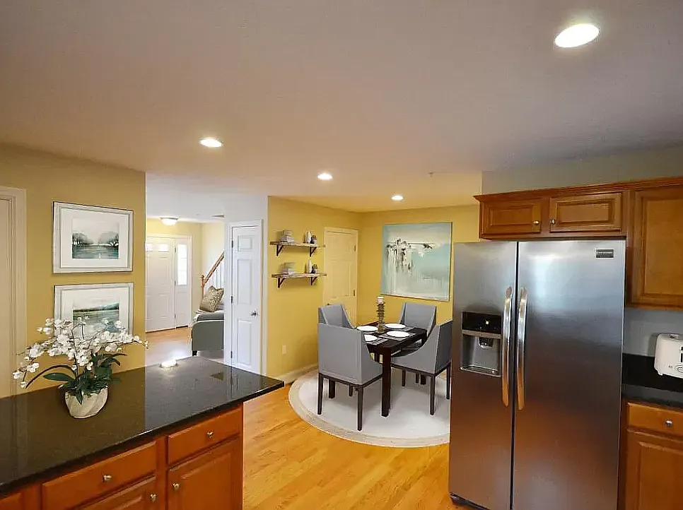 3 bed, 1.5 bath, 1500 sqft, $3,300 — Photo 2