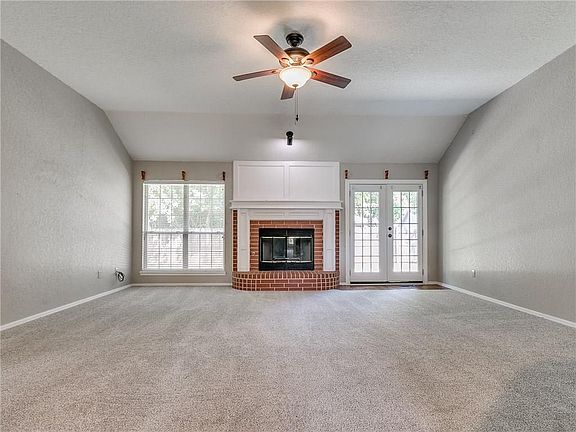 3rd image of 18304 Chestnut Oak Dr