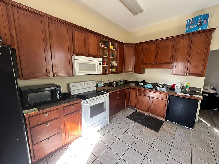 1235 W Cary St — Photo 34