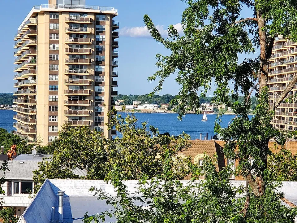 1670 Bell Blvd #4