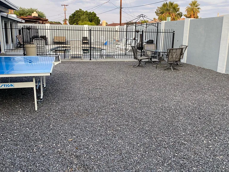 2415 W Greenbriar Dr — Photo 20