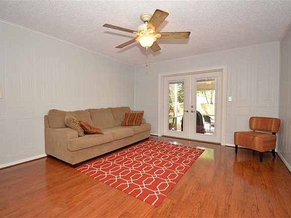 5th image of 412 Willowbrook Ln