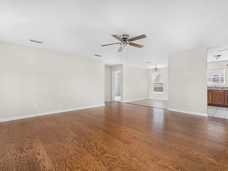 137 May Apple Dr — Photo 2