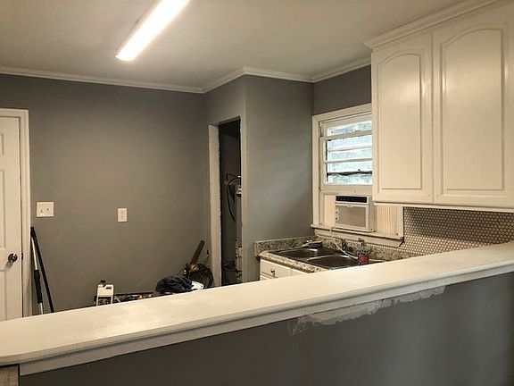 5th image of 204 Windsor St