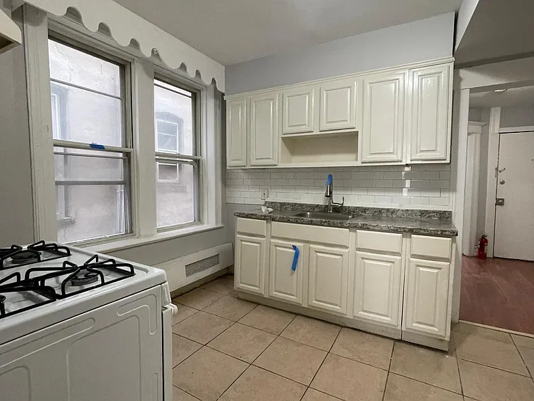 206 Bidwell Ave #3R — Photo 1