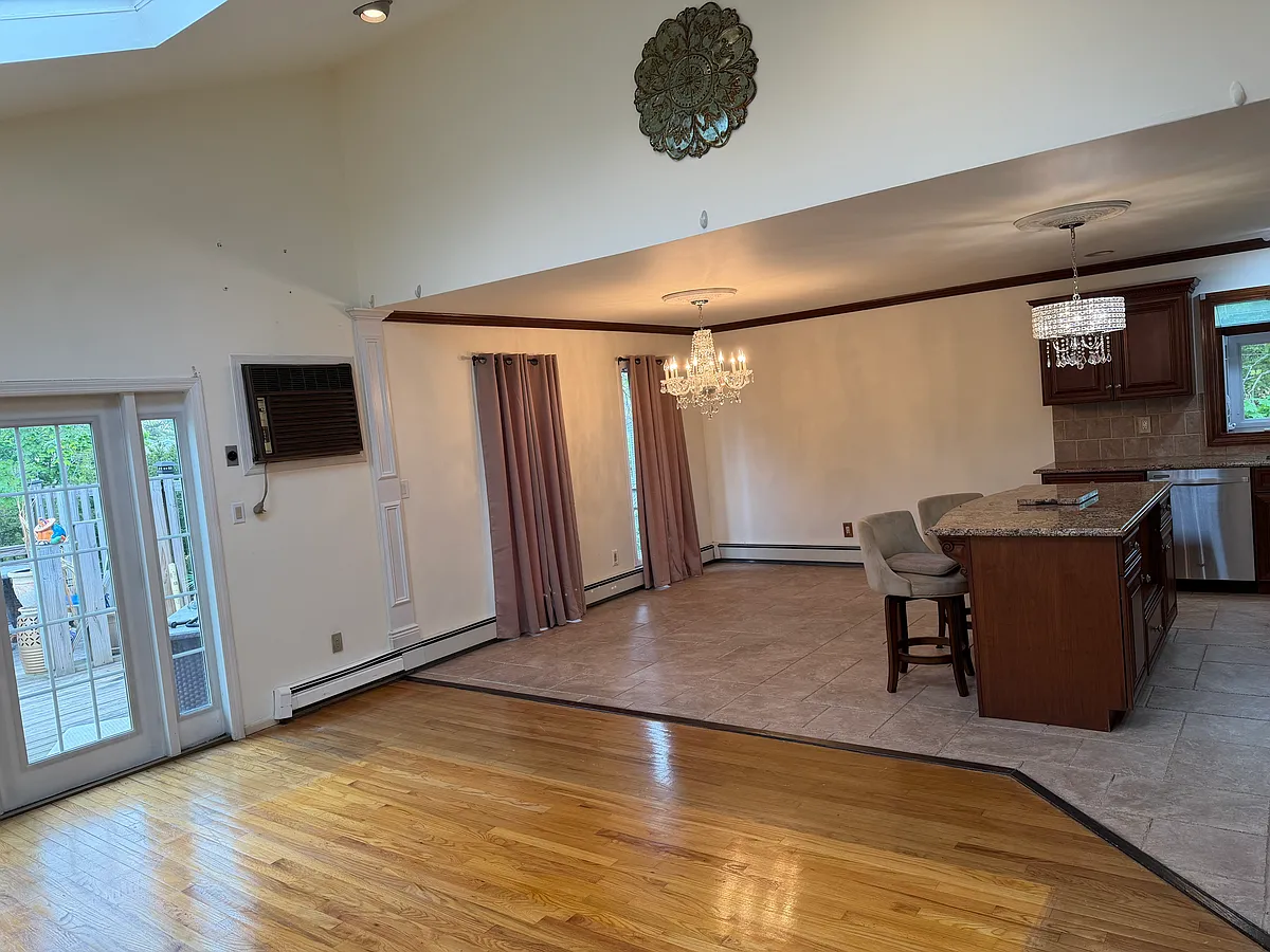 Building Photo - Linstead Ln