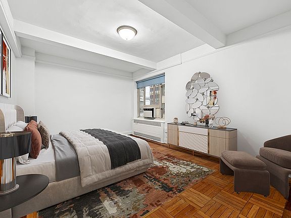5th image of 20 E 35th St APT 5L