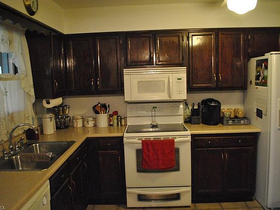 4th image of 1005 Plymouth Dr