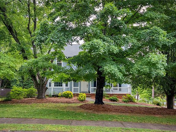 4th image of 3190 Moss Creek Dr