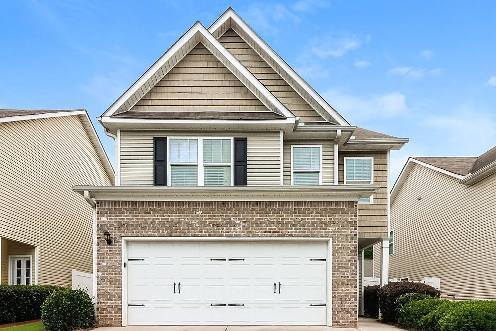 4 bed, 2.5 bath, 1800 sqft, $1,870 — Photo 1