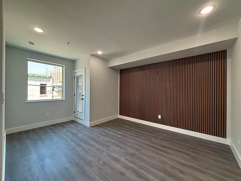 1108 W Dauphin St #4B — Photo 3