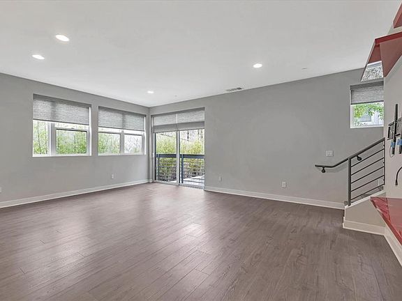 3rd image of 2753 Waverly Dr APT 301