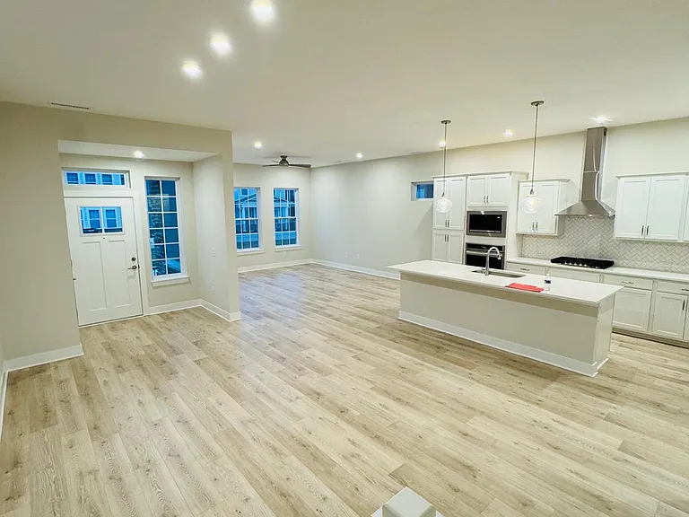812 Templeton Dr — Photo 6
