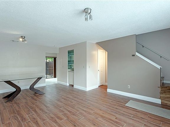 4th image of 3275 Oak Lake Pl #129