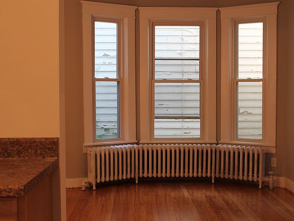 3rd image of 127 N Pine Ave