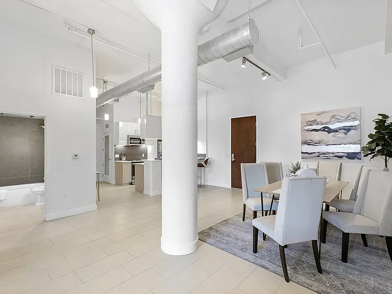 939 S Broadway — Photo 75